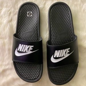✨ NIKE SLIDES✨